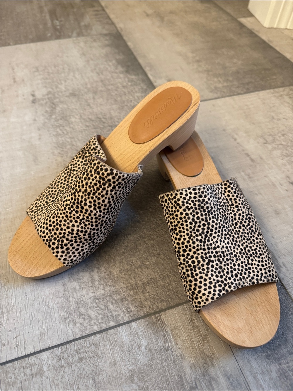 Madewell Speckled Slide Mules in Black and Cream